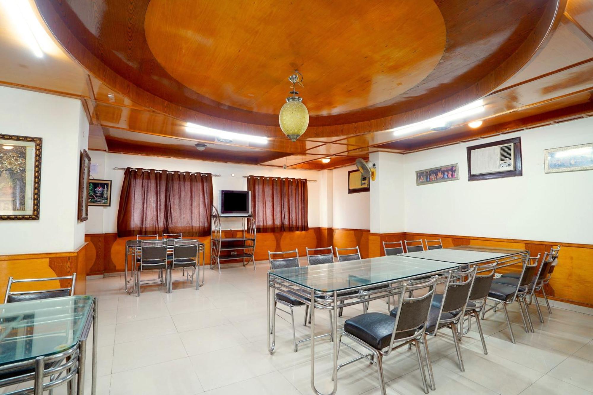 Отель Collection O Vijay Niwas Kukas Экстерьер фото